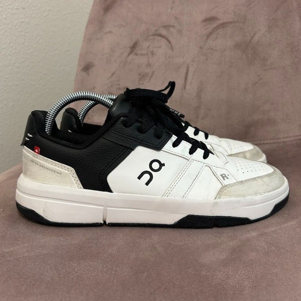 On The Roger Clubhouse Pro Men's Size 8 US Black White Tennis Court Shoes